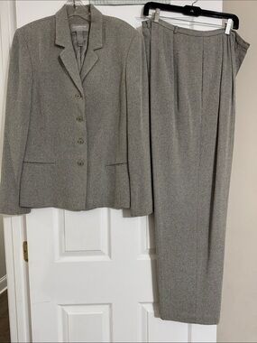 Liz Claiborne Women's Gray Tweed Blazer & Straight Pants Set